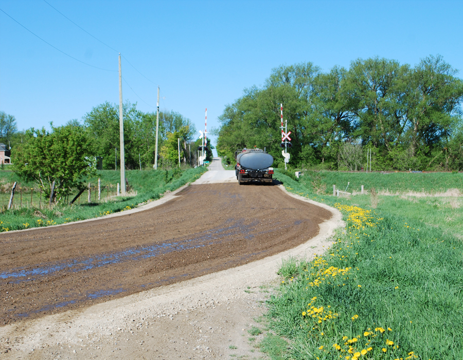 Pour routes non asphaltees - Services d'été avec Multi Routes Inc.